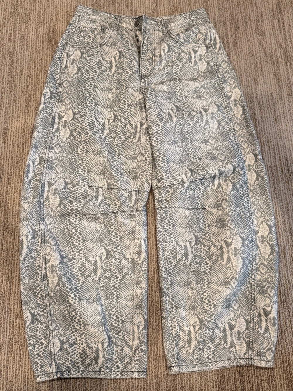 Women's Snake-Print Wide Leg Pants - Gray & Cream